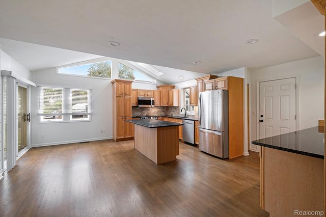 12147 Torrey Road, Fenton, MI 48430