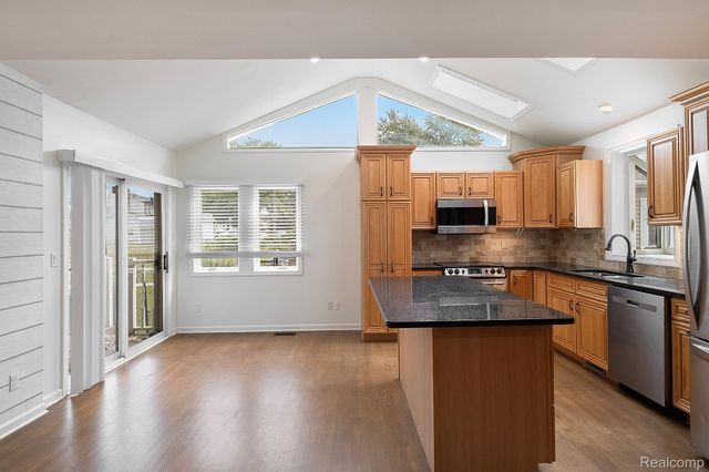 12147 Torrey Road, Fenton, MI 48430