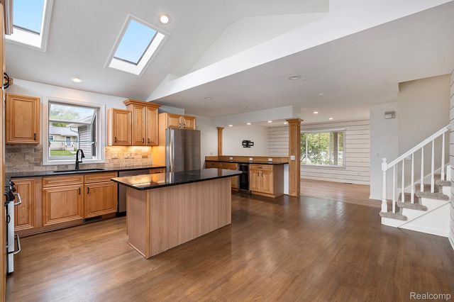 12147 Torrey Road, Fenton, MI 48430