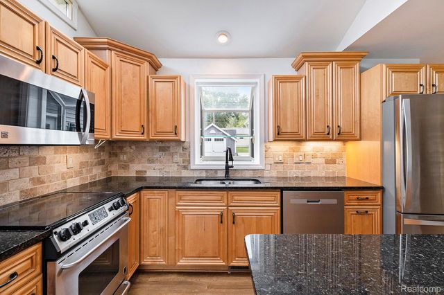 12147 Torrey Road, Fenton, MI 48430