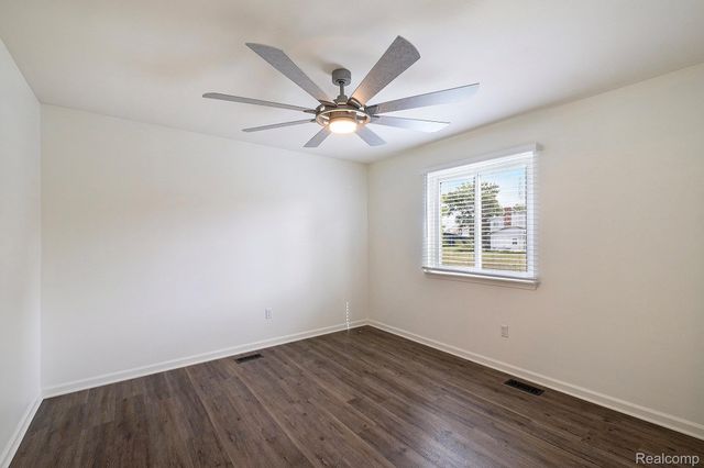 12147 Torrey Road, Fenton, MI 48430