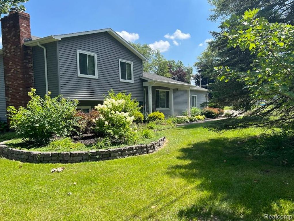 12147 Torrey Road, Fenton, MI 48430