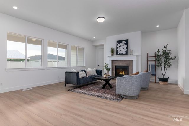 14893 Boatwatch Dr, Caldwell, ID 83607
