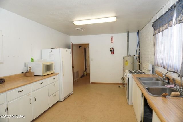 13385 S Dos Cabezas Road, Pearce, AZ 85625