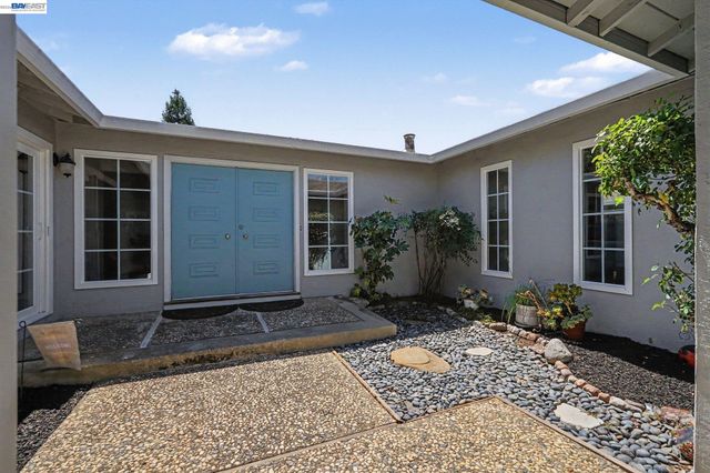 649 Canterbury Ave, Livermore, CA 94550