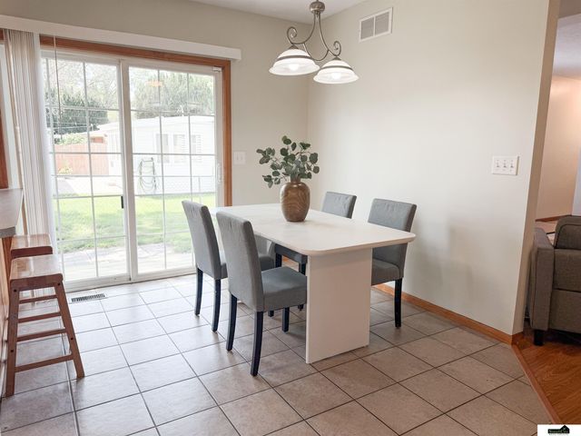 6241 Gladstone Street, Lincoln, NE 68507