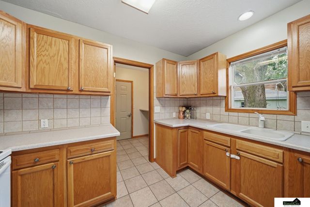 6241 Gladstone Street, Lincoln, NE 68507