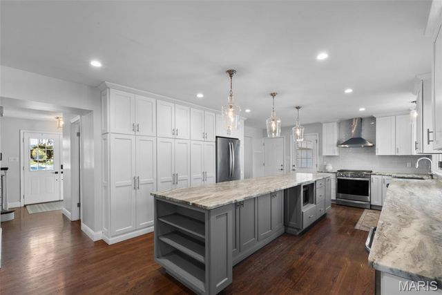 14081 Cross Trails Drive, Chesterfield, MO 63017