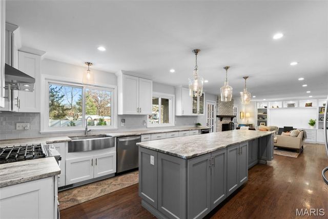 14081 Cross Trails Drive, Chesterfield, MO 63017