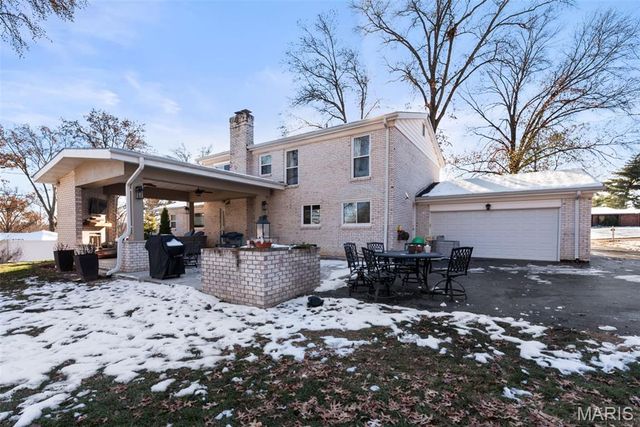 14081 Cross Trails Drive, Chesterfield, MO 63017