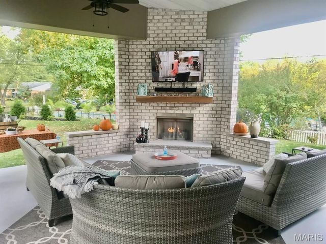 14081 Cross Trails Drive, Chesterfield, MO 63017