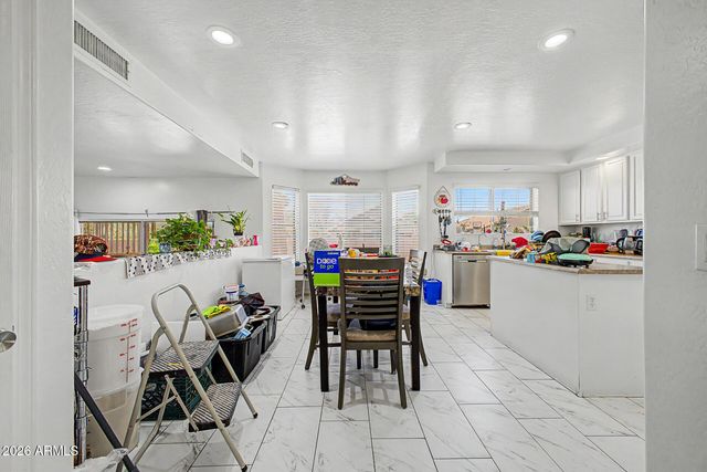 7926 W HESS Avenue, Phoenix, AZ 85043