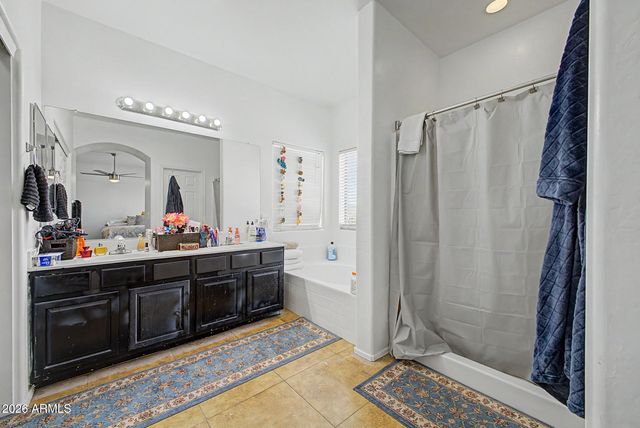 7926 W HESS Avenue, Phoenix, AZ 85043