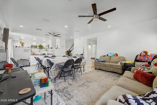 7926 W HESS Avenue, Phoenix, AZ 85043