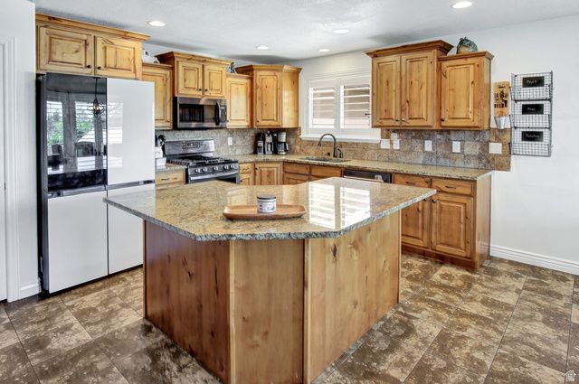 2797 W 2125 N, Plain City, UT 84404