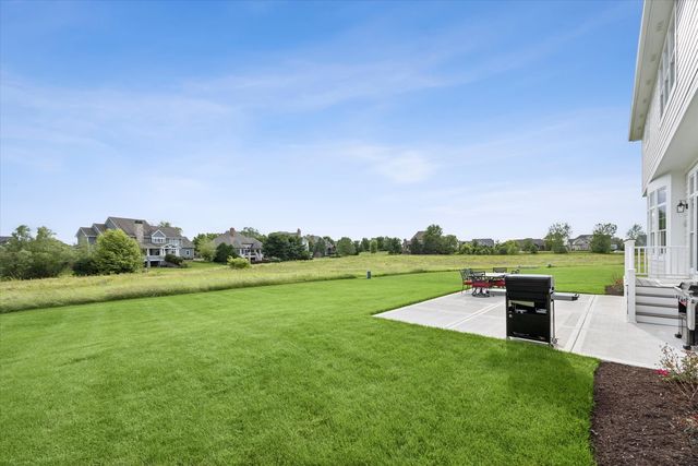 995 Redbud Lane, Sugar Grove, IL 60554