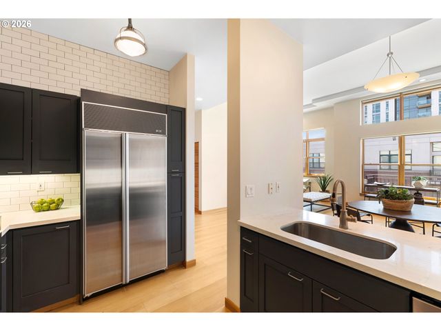 821 Nw 11TH Ave 601, Portland, OR 97209