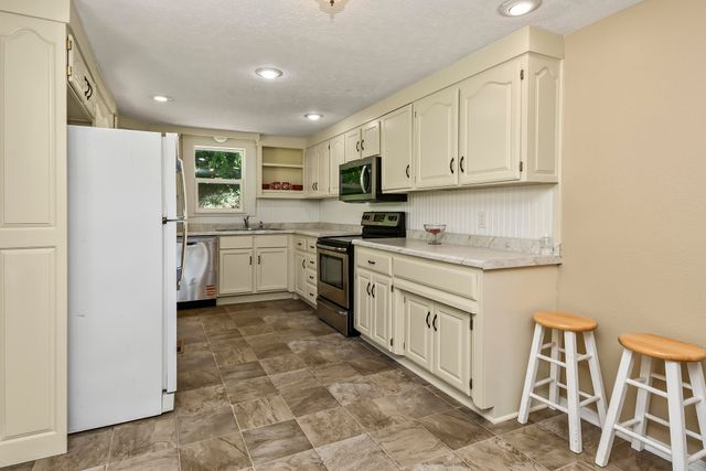 533 Ghan Road, Clever, MO 65631