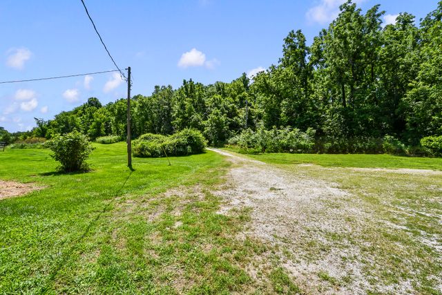 533 Ghan Road, Clever, MO 65631