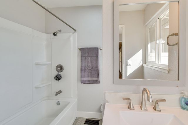 6034 Country Club Pl, Merced, CA 95340
