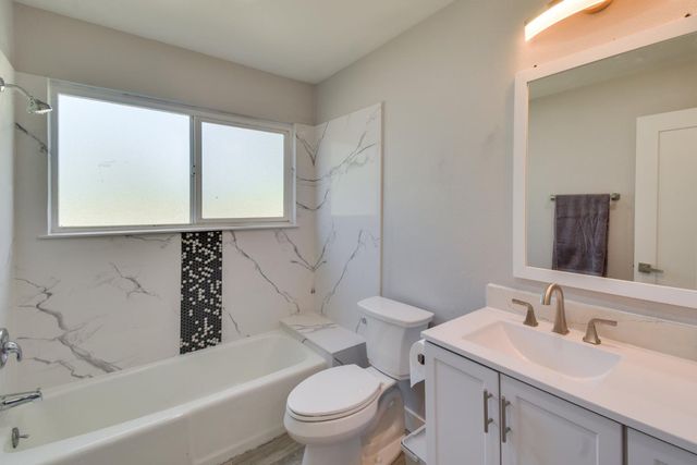 6034 Country Club Pl, Merced, CA 95340