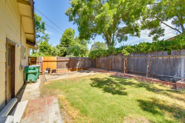 6034 Country Club Pl, Merced, CA 95340