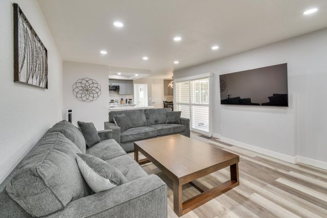 6034 Country Club Pl, Merced, CA 95340
