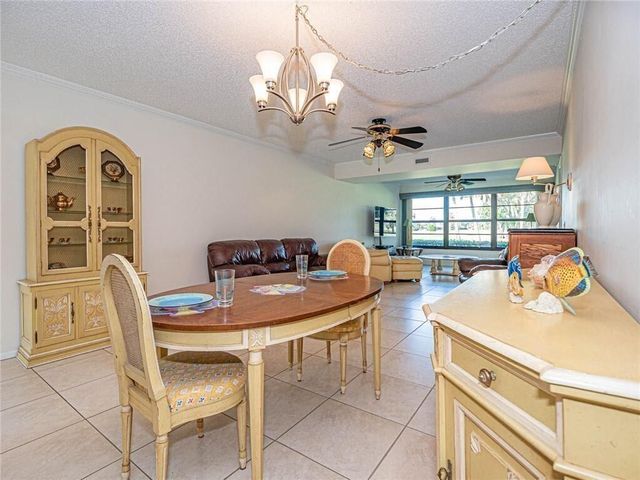 32 Plantation Drive 103, Vero Beach, FL 32966