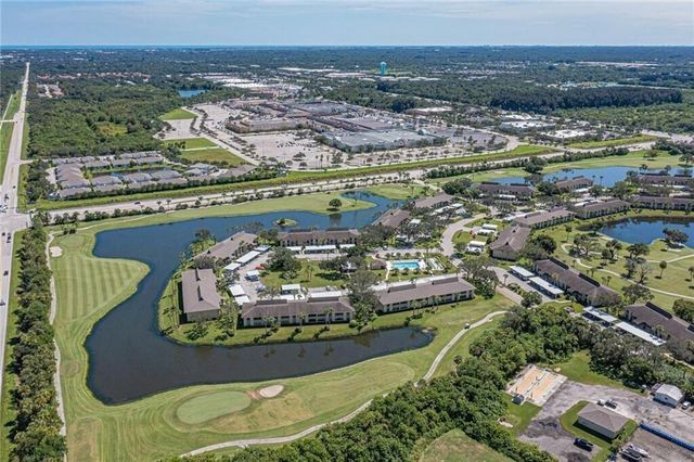 32 Plantation Drive 103, Vero Beach, FL 32966