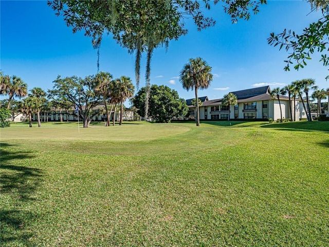 32 Plantation Drive 103, Vero Beach, FL 32966