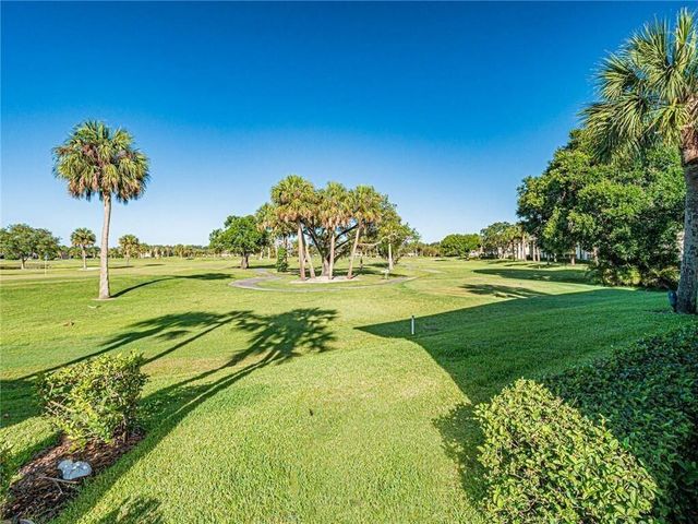 32 Plantation Drive 103, Vero Beach, FL 32966