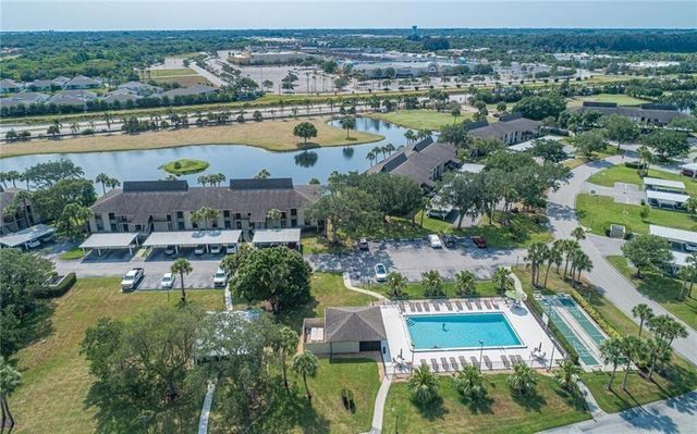 32 Plantation Drive 103, Vero Beach, FL 32966