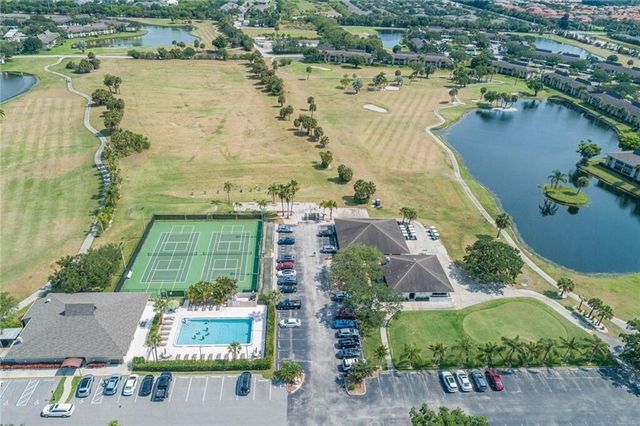 32 Plantation Drive 103, Vero Beach, FL 32966