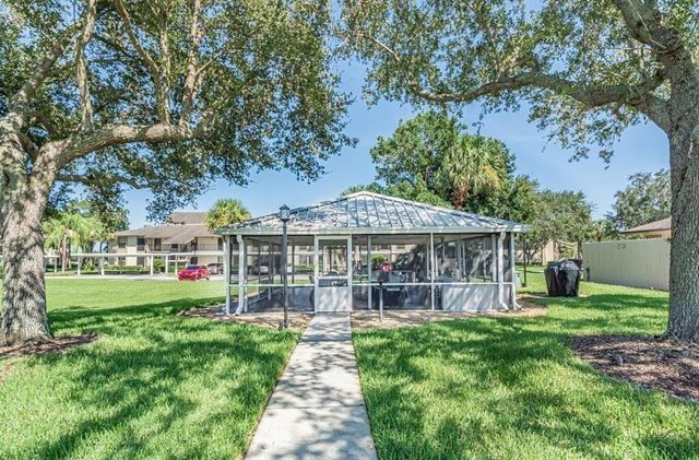 32 Plantation Drive 103, Vero Beach, FL 32966