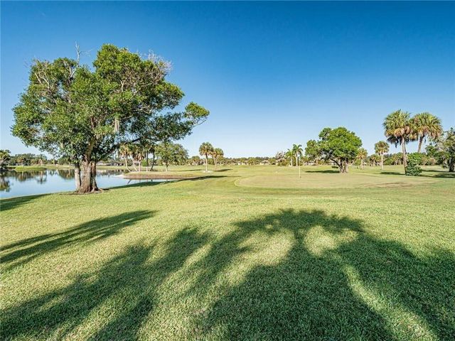 32 Plantation Drive 103, Vero Beach, FL 32966