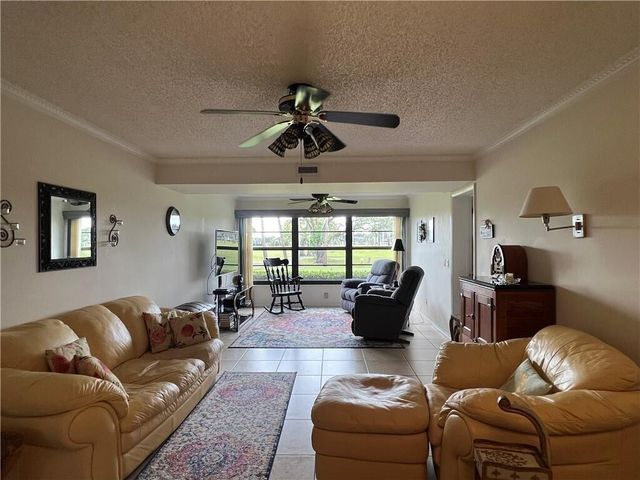 32 Plantation Drive 103, Vero Beach, FL 32966