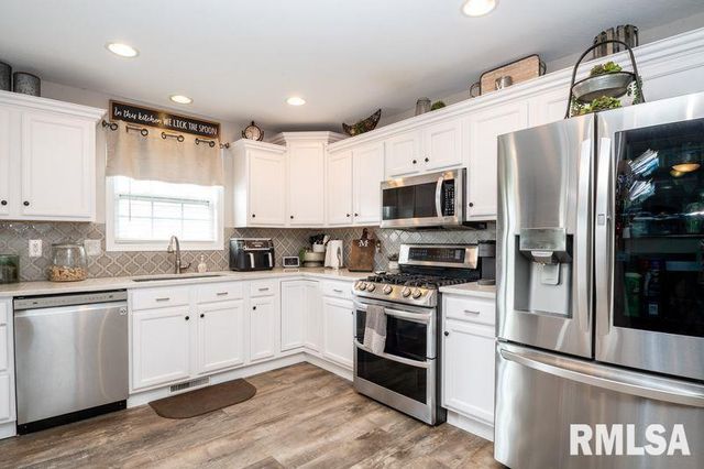 1408 W CLOVERDALE Road, Chillicothe, IL 61523