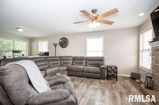 1408 W CLOVERDALE Road, Chillicothe, IL 61523