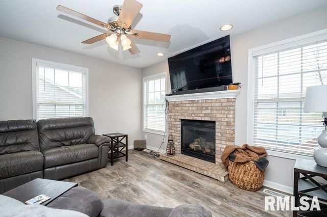 1408 W CLOVERDALE Road, Chillicothe, IL 61523