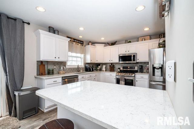 1408 W CLOVERDALE Road, Chillicothe, IL 61523