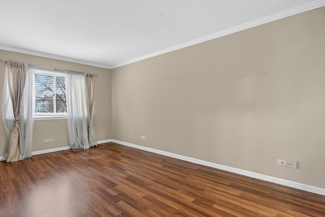 700 PERRIE Drive 207, Elk Grove Village, IL 60007