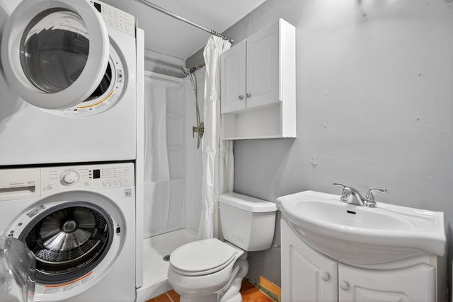 700 PERRIE Drive 207, Elk Grove Village, IL 60007