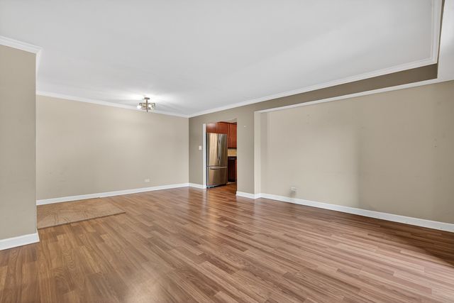 700 PERRIE Drive 207, Elk Grove Village, IL 60007