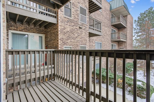 700 PERRIE Drive 207, Elk Grove Village, IL 60007