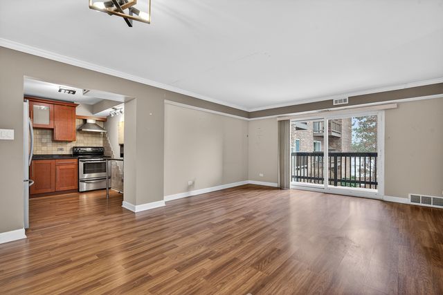 700 PERRIE Drive 207, Elk Grove Village, IL 60007