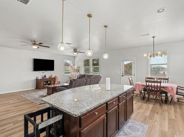 424 Wapiti RD, Buda, TX 78610
