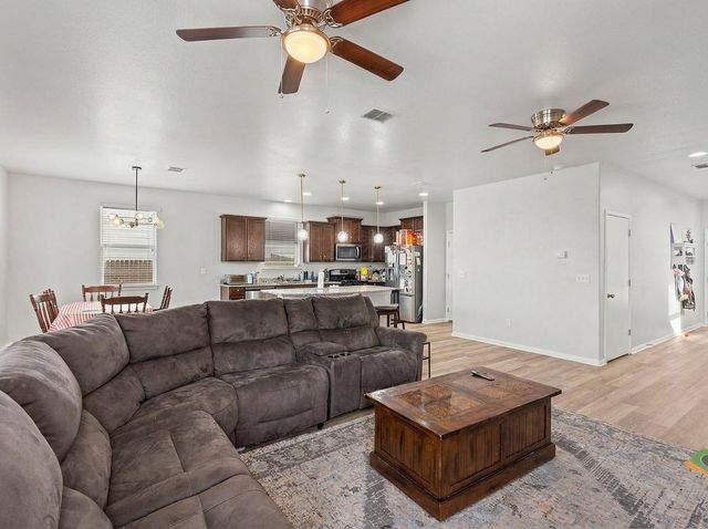 424 Wapiti RD, Buda, TX 78610