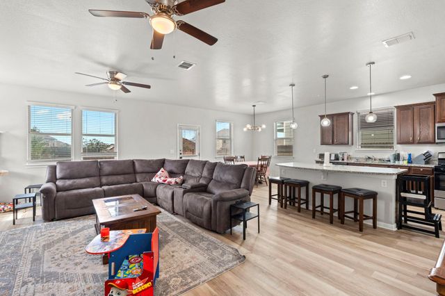 424 Wapiti RD, Buda, TX 78610