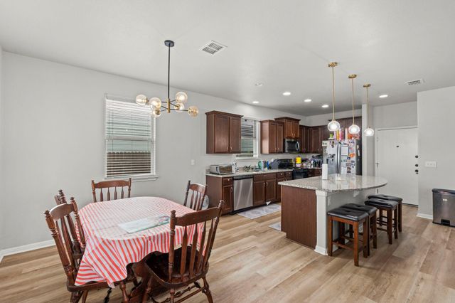424 Wapiti RD, Buda, TX 78610