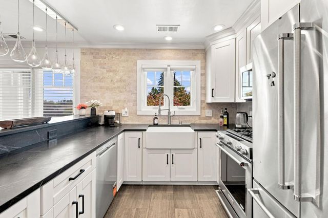 740 Alameda De Las Pulgas, Redwood City, CA 94061